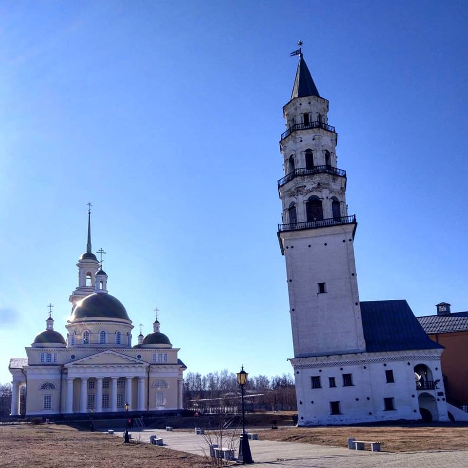 Невьянск храмов. Невьянск Вознесенская Церковь. Невьянск башня и храм. Невьянск храм Преображения Господня.