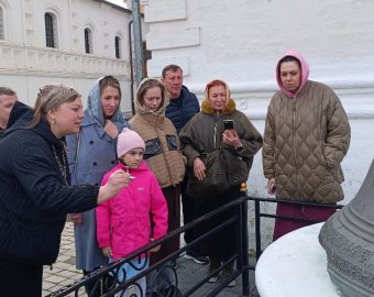 На экскурсиях в Ипатьевском монастыре всегда много туристов