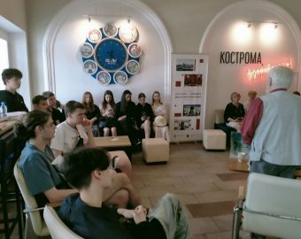 Студенты КГУ на встрече с писателем Алексеем Василенко