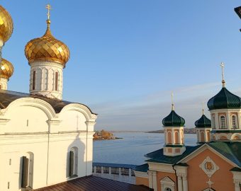 Вид на Волгу с колокольни Ипатьевского монастыря