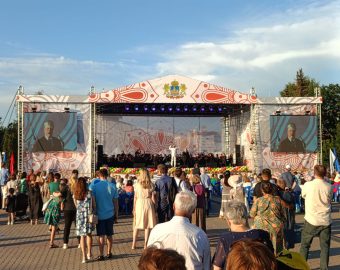 солисты проекта «Тенора XXI века» и оркестр Павла Герштейна выступают в Костроме