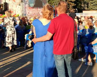 на концерте к Дню семьи в Костроме