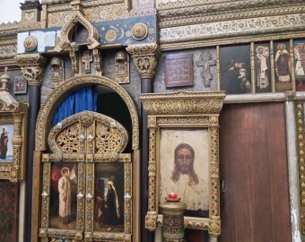иконостас и образ Спаса Нерукотворного, написанный И. Репиным
