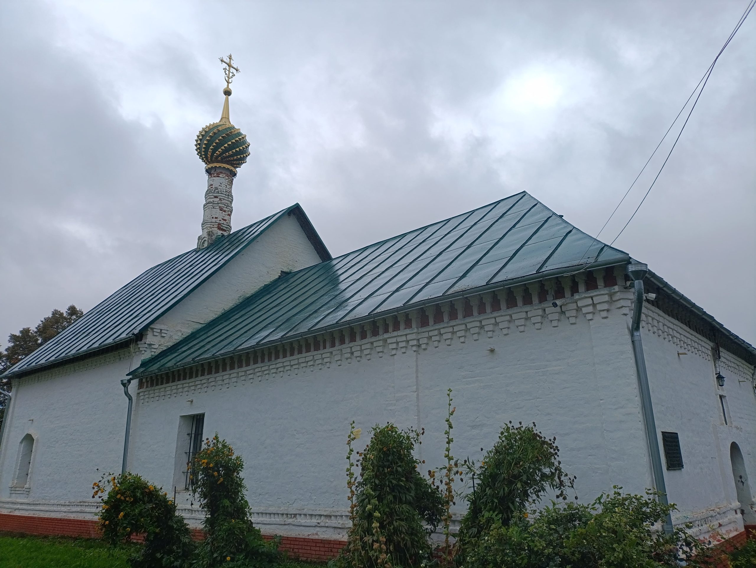 Стефановская церковь и колокольня 1780 года характерный тип провинциальных зимних храмов, сохраняющих в камне формы деревянных зданий.