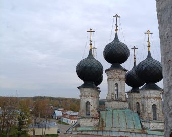 Маковки Воскресенской церкви в Сусанино