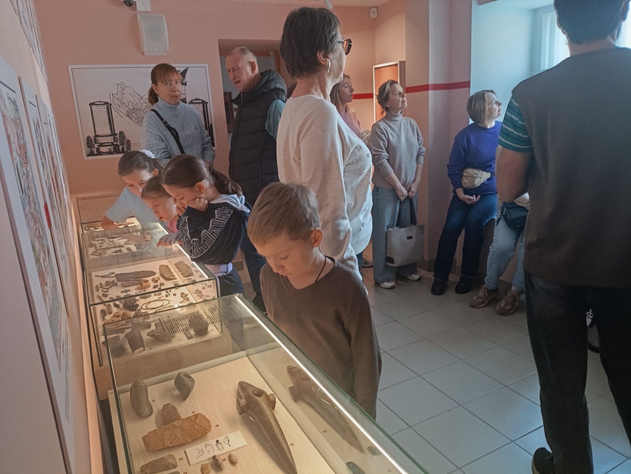 Посетить Археологический портал в Костроме можно только в составе туристических групп.