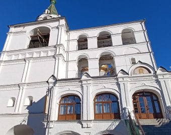 Звонница на территории Ипатьевского монастыря