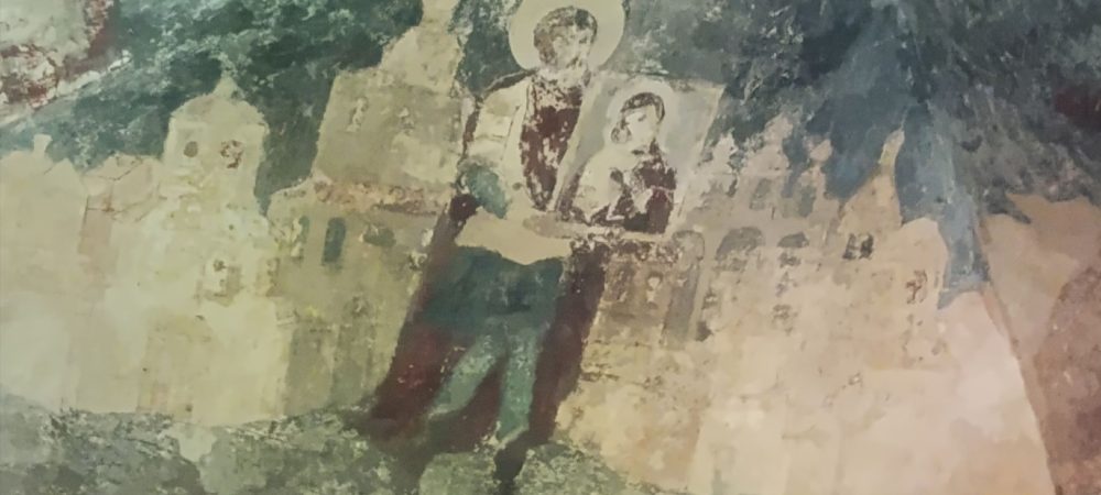 Часовня на Святом озере в Костроме