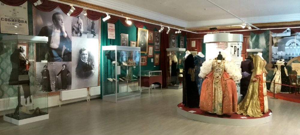 В каком платье играли королев на сцене костромского театра в 1935 году, можно увидеть в музее в Ярославле